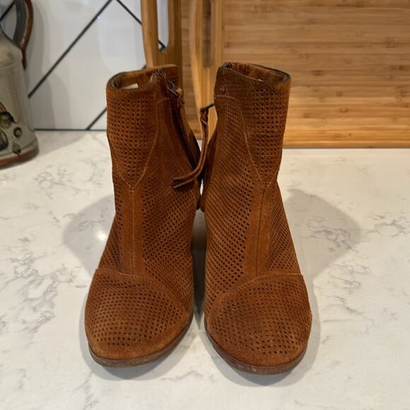 Toms Lunata Chestnut Suede Perforated Boots booties well worn still lots life - Picture 6 of 9